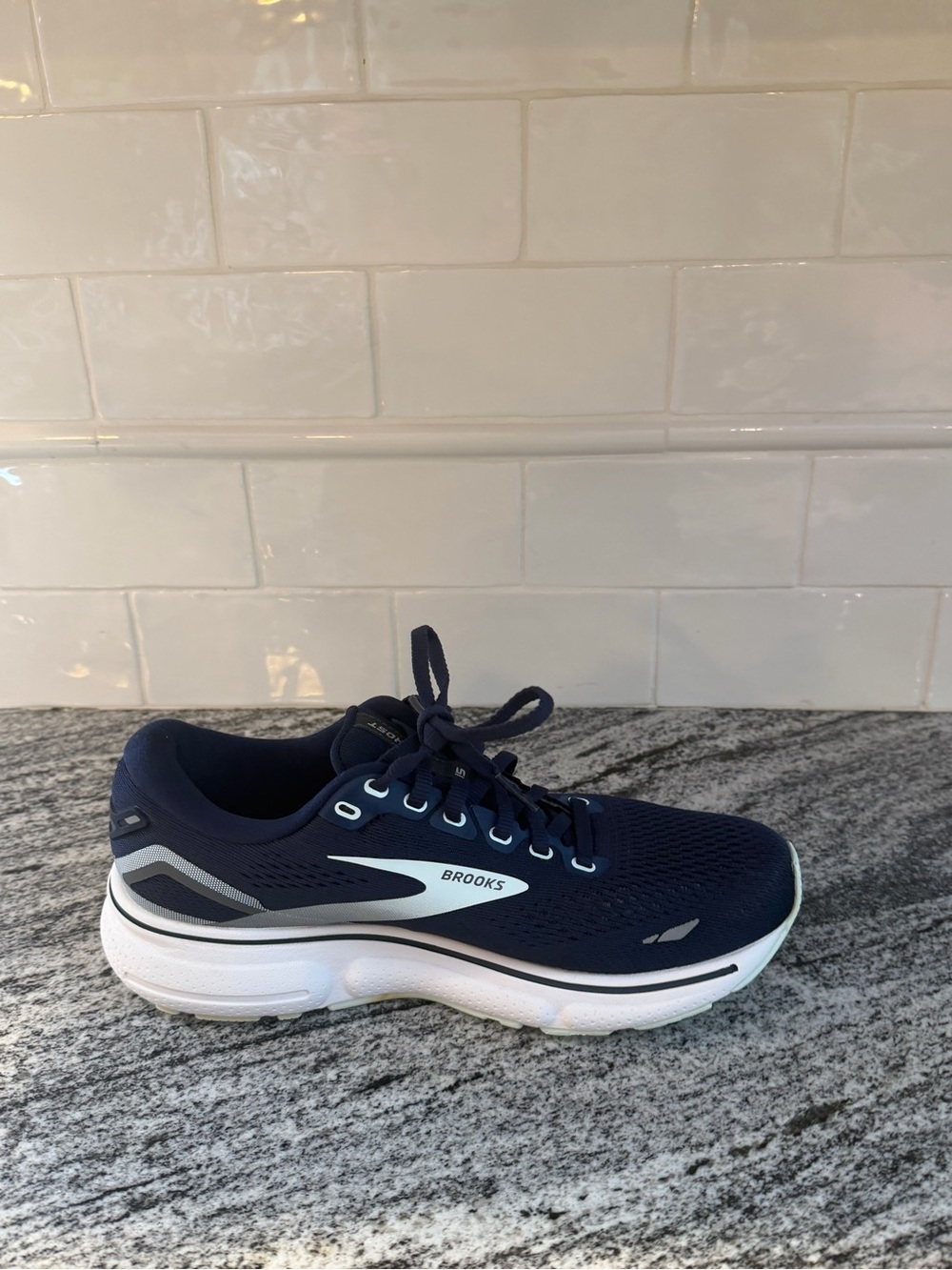 Women’s Brooks Ghost 15 Size 7.5 - Picture 6 of 10